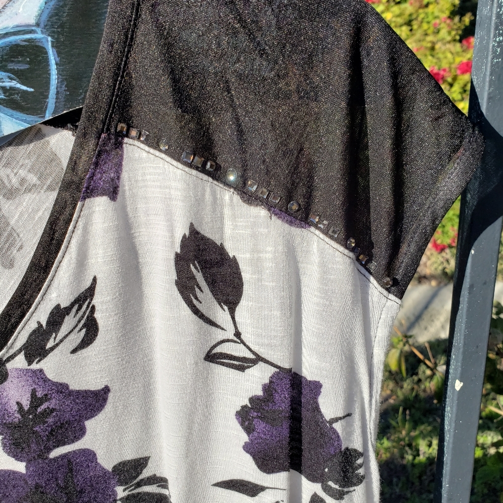 Floral Top - Picture 10 of 10